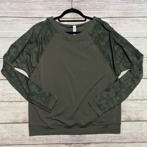 Lululemon green and camo long sleeve
